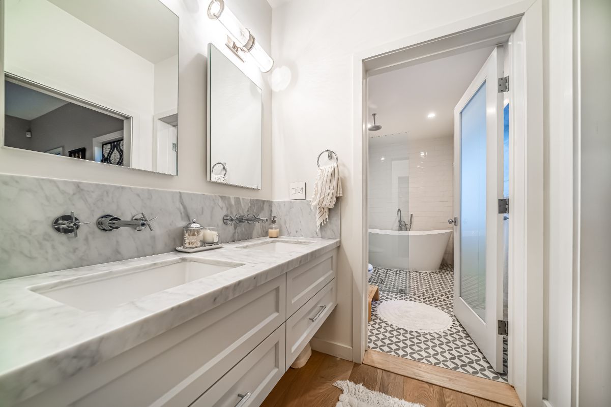 Unique style bathrooms.. 11